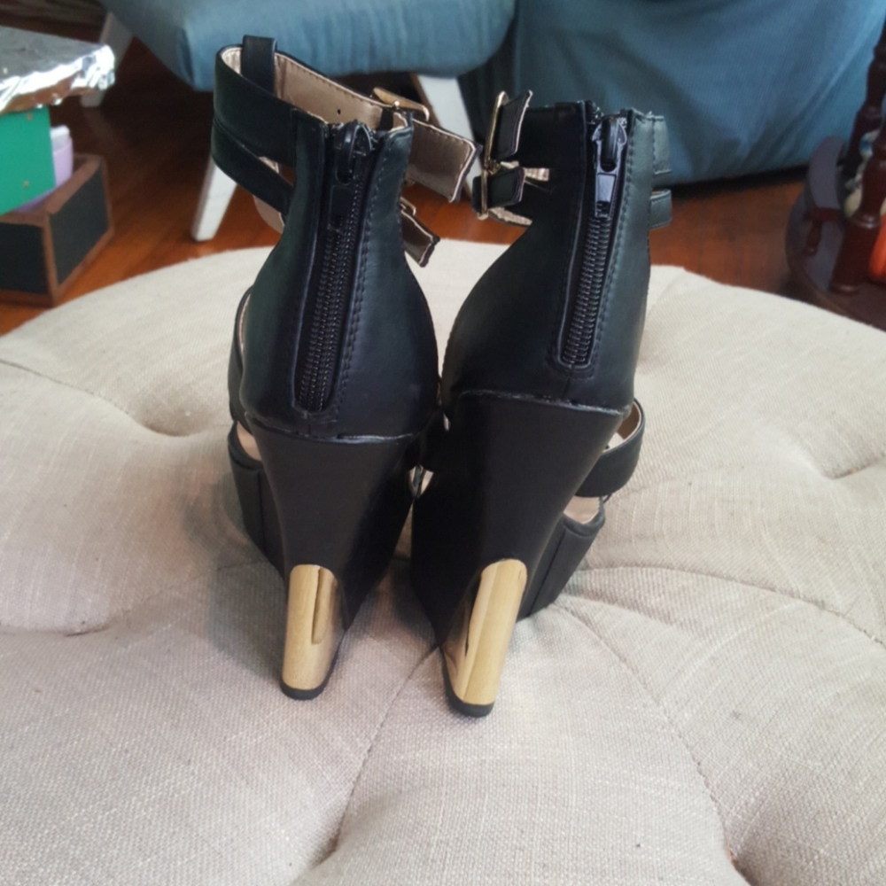 Shoes - Picture 5 of 6